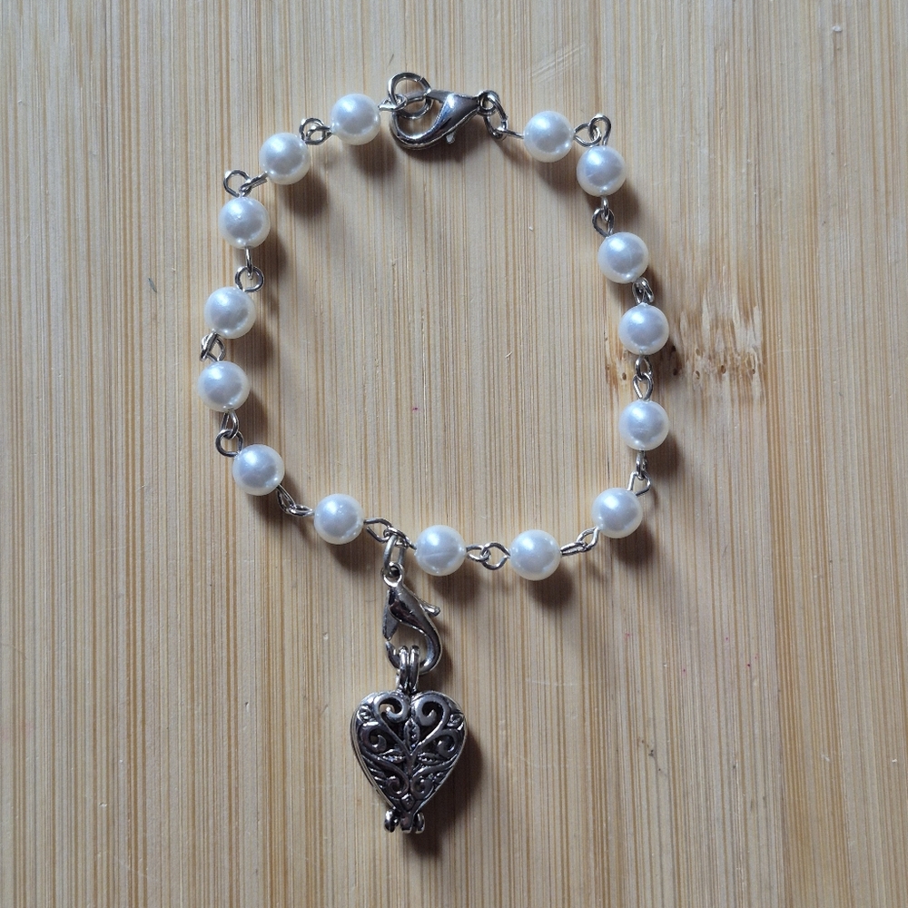 Vintage Camco Faux Pearl Heart Locket Bracelet